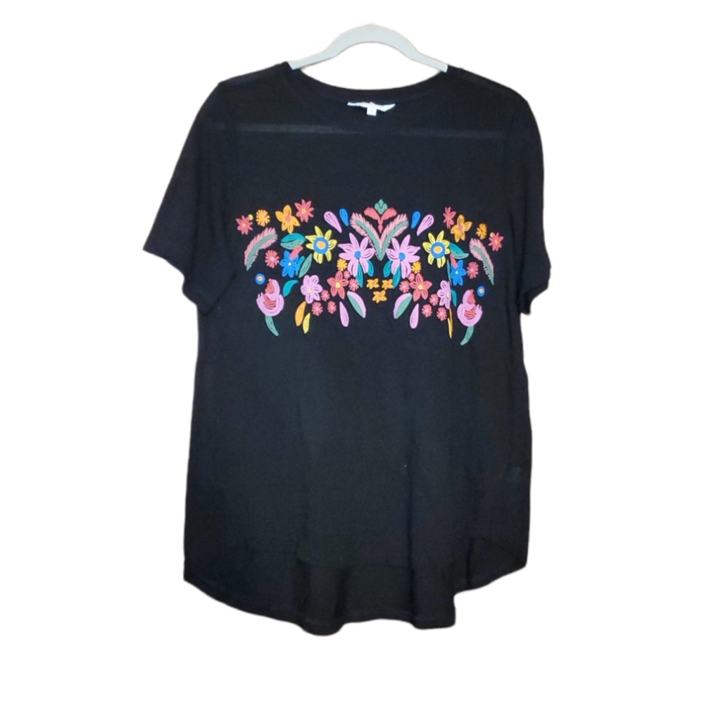 Amaryllis Embroidered Hi-Lo tee L